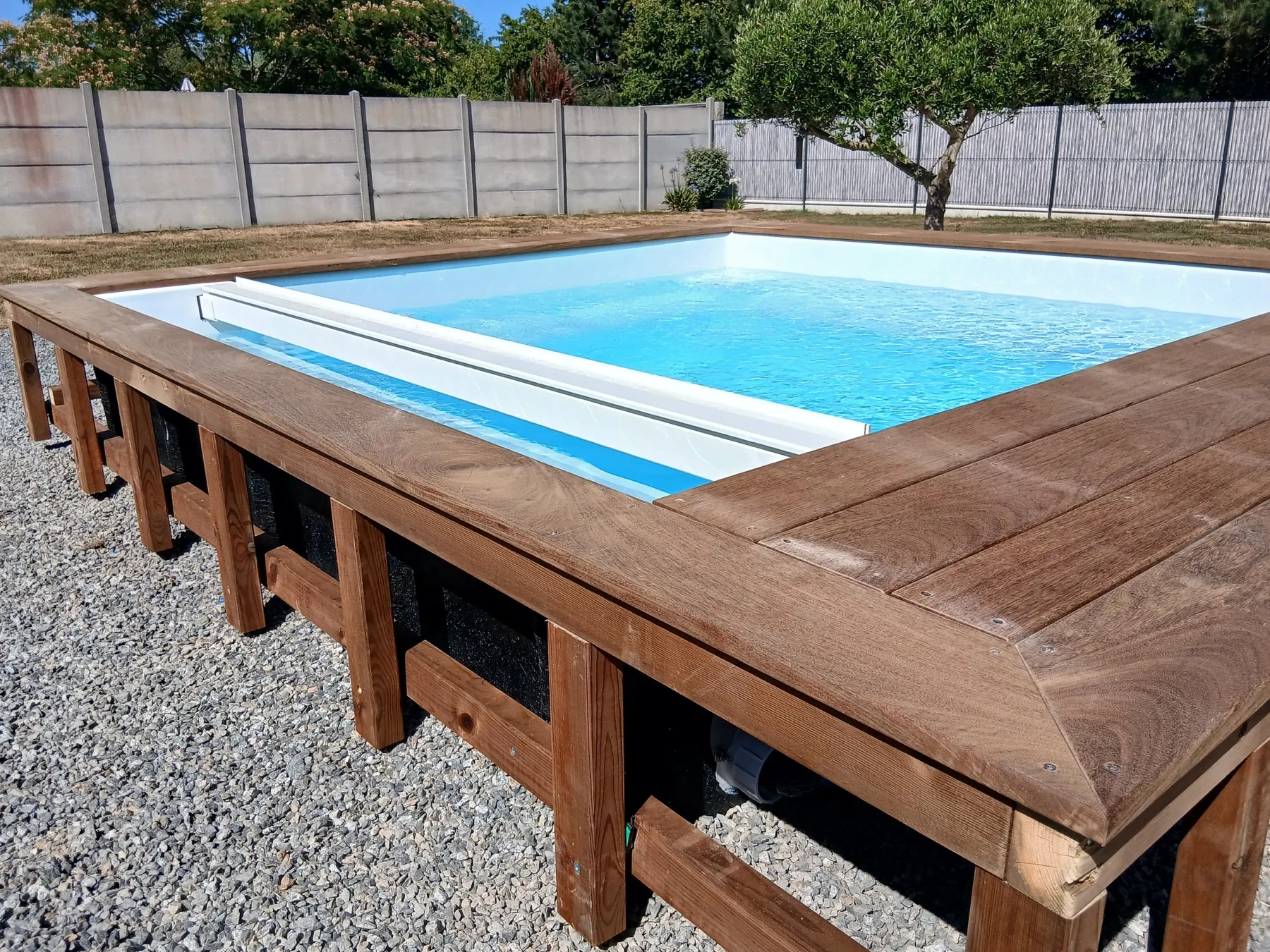 Aménagement d’une piscine avec habillage bois